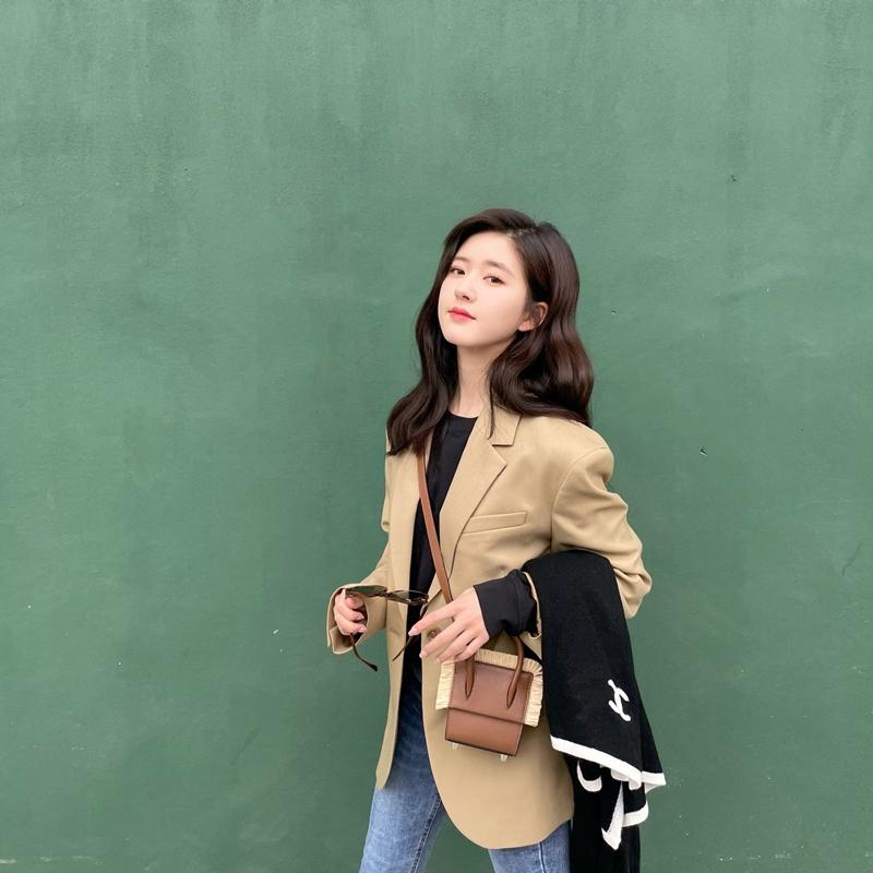 那些衣品好的姑娘，原来是用对了衣服的“软硬松紧”