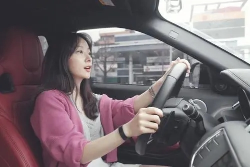 刹车失灵用手刹能刹住车吗,刹车失灵后手刹还管用吗