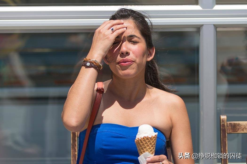 吃个冰淇淋胸闷怎么回事,吃个冰淇淋就拉肚子还胃难受