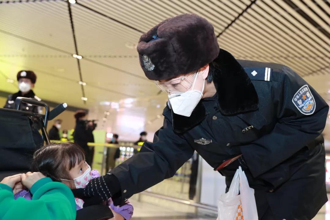 确保行有踪、住有影——哈市警方全面启动太平国际机场旅客转送行动