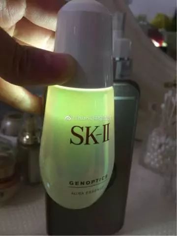 sk2小灯泡香港专卖店多少钱一瓶,skii小灯泡和银瓶区别