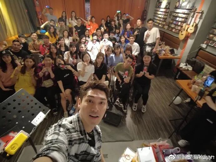 谭咏麟大排档,谭咏麟契仔是谁