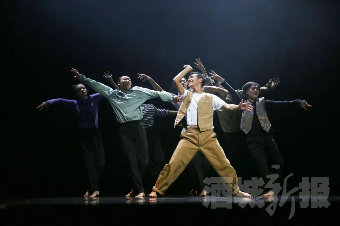 跳哭何炅的无骨鸡柳男孩是咱泸州男儿▎必须点赞