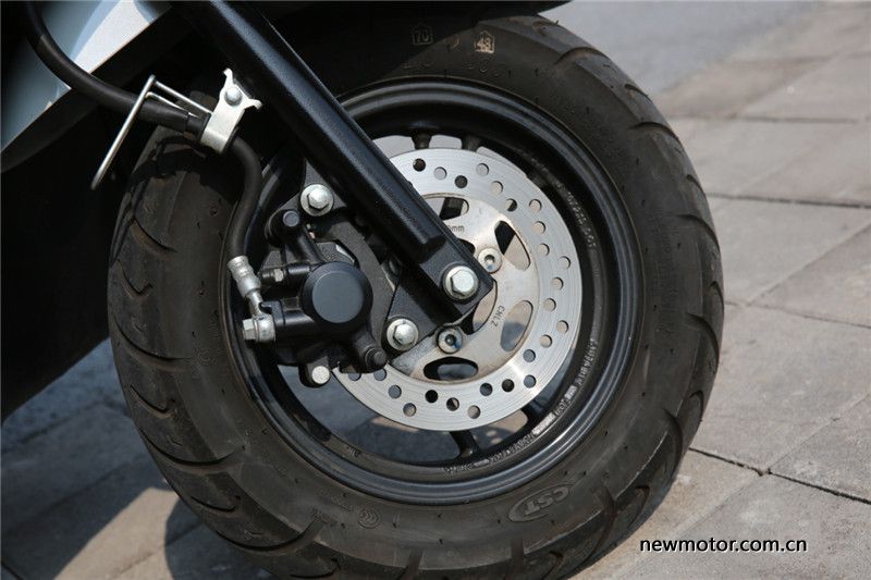 雅马哈和铃木的uu125踏板哪个好,125踏板雅马哈和豪爵怎么选