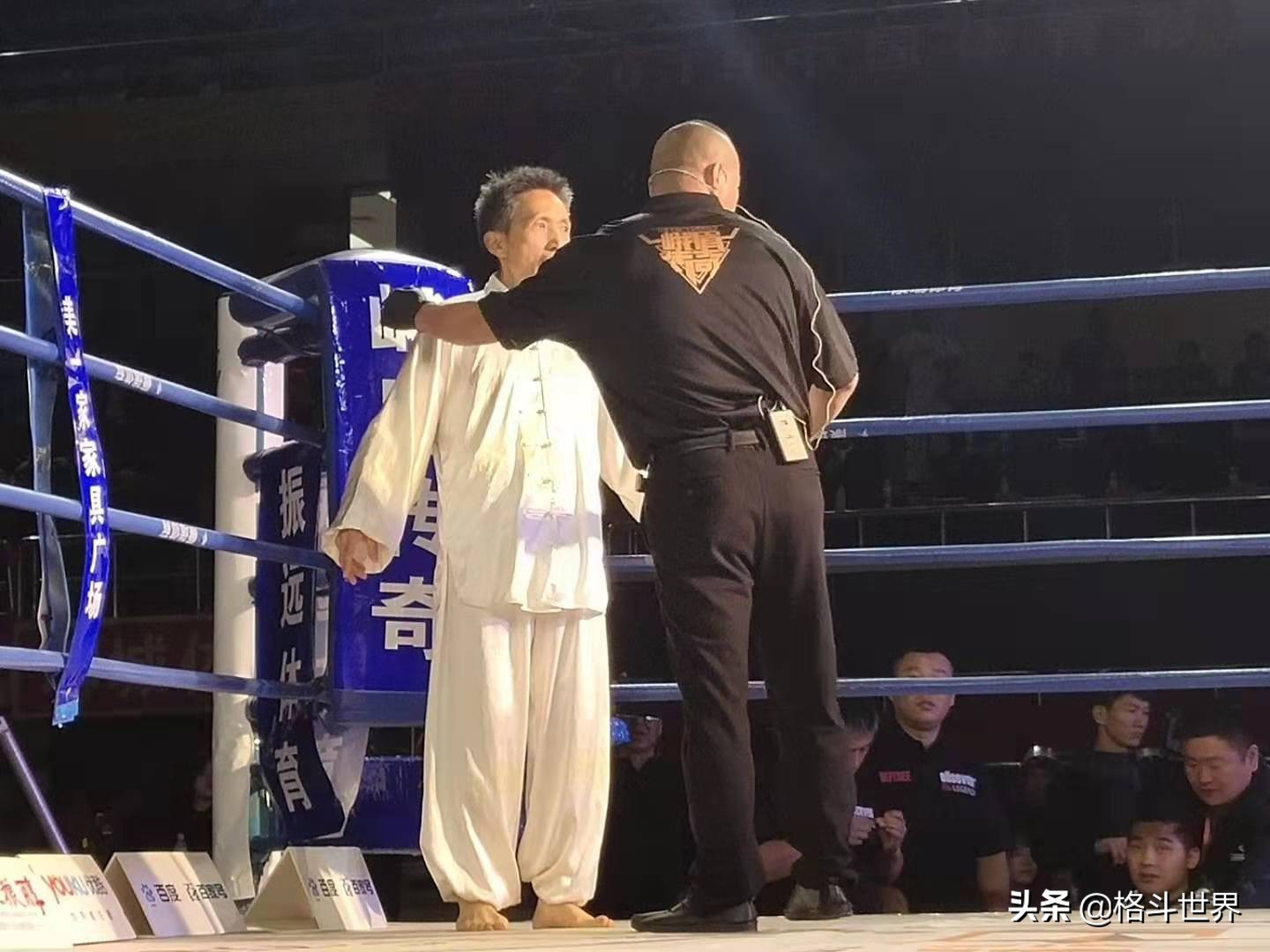 孙雷铁砂掌扳手腕,孙雷铁掌推山完整视频