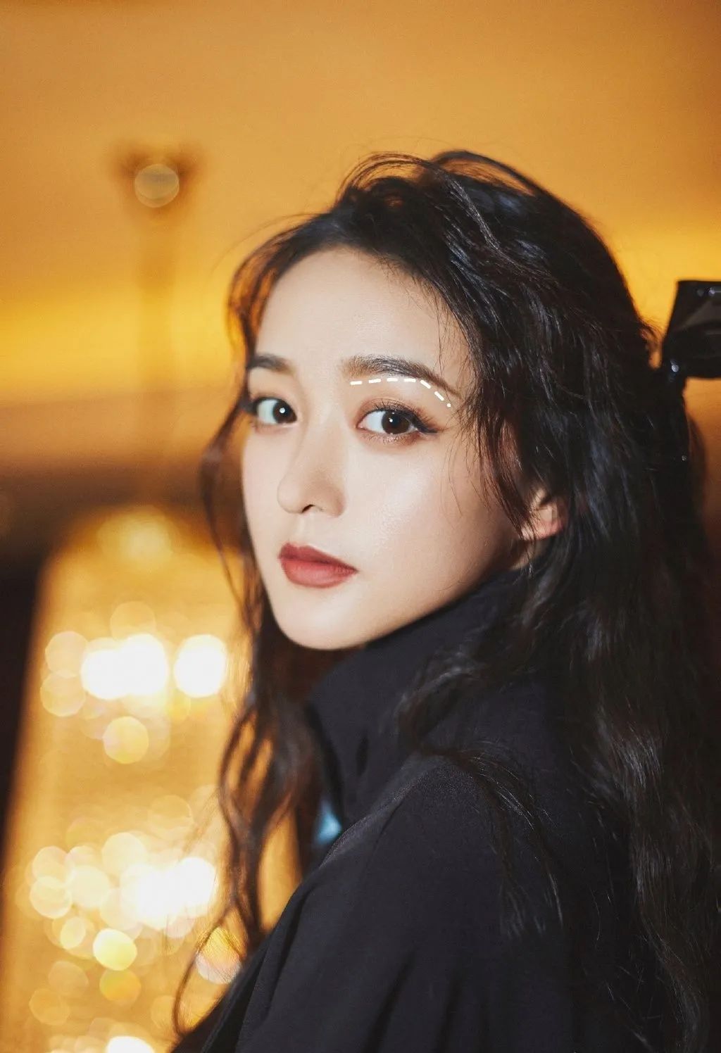 小五官扁平脸适合什么风格,塌鼻扁平脸