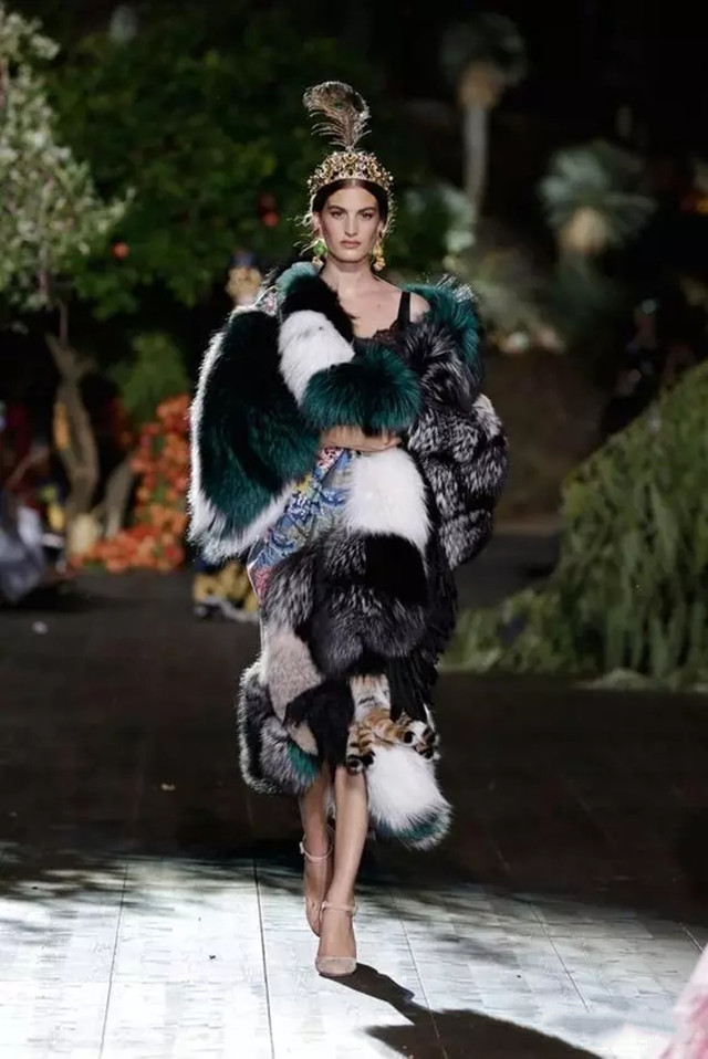 皮草怎么穿不土气,皮草怎么穿搭不土