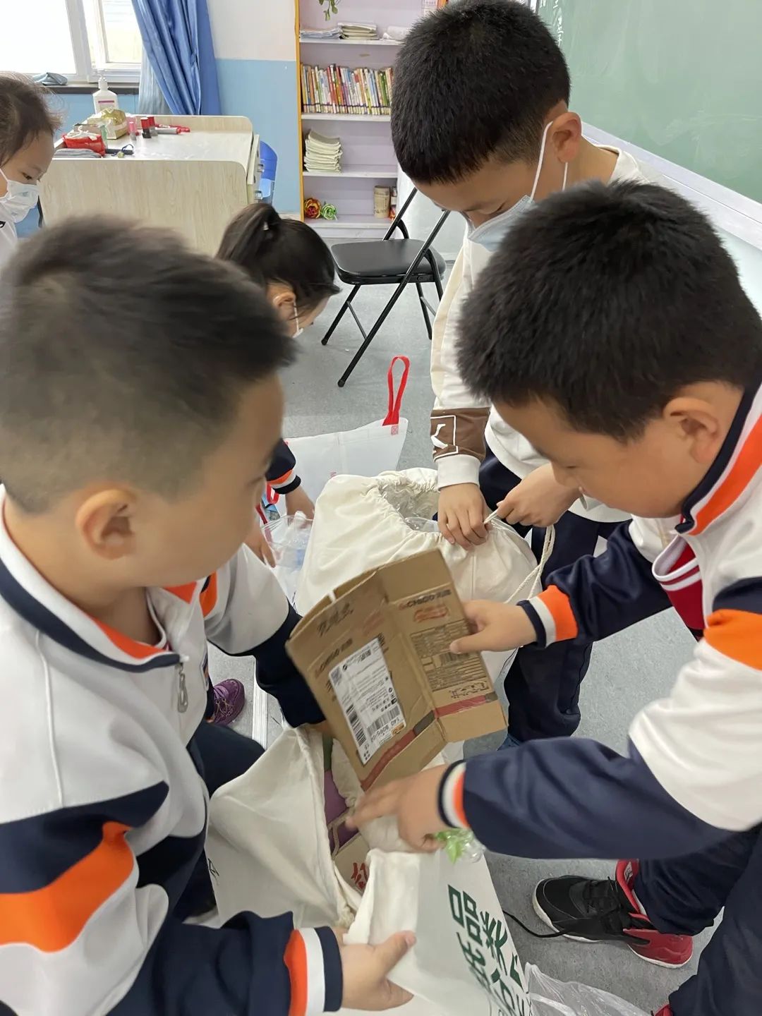 上半年，泰达二小垃圾分类减少碳排放2吨！