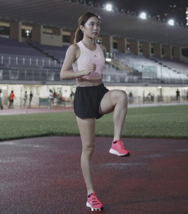 10个弹力带训练，物理治疗师教用弹力带练背肌、胸肌、臀肌和腹肌