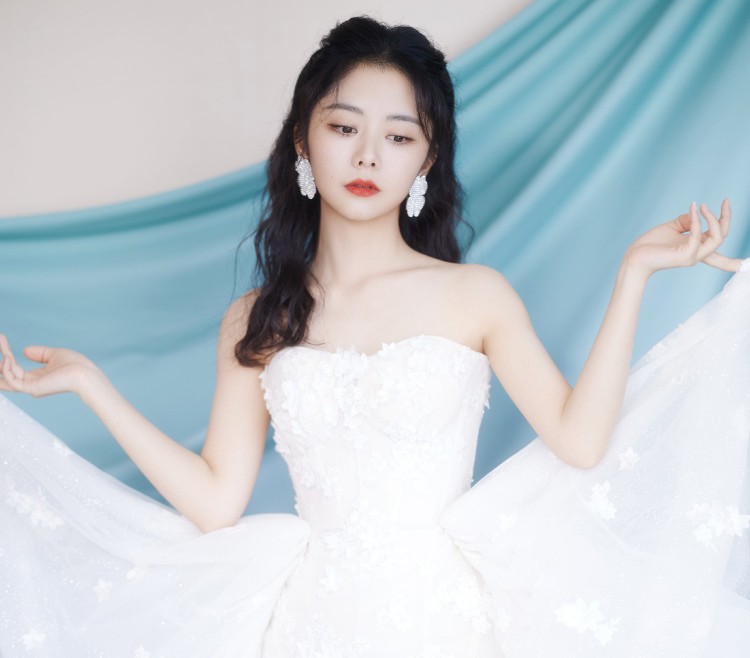 暧昧聊天对方不回复怎么办,男生暧昧2个月不表态什么意思