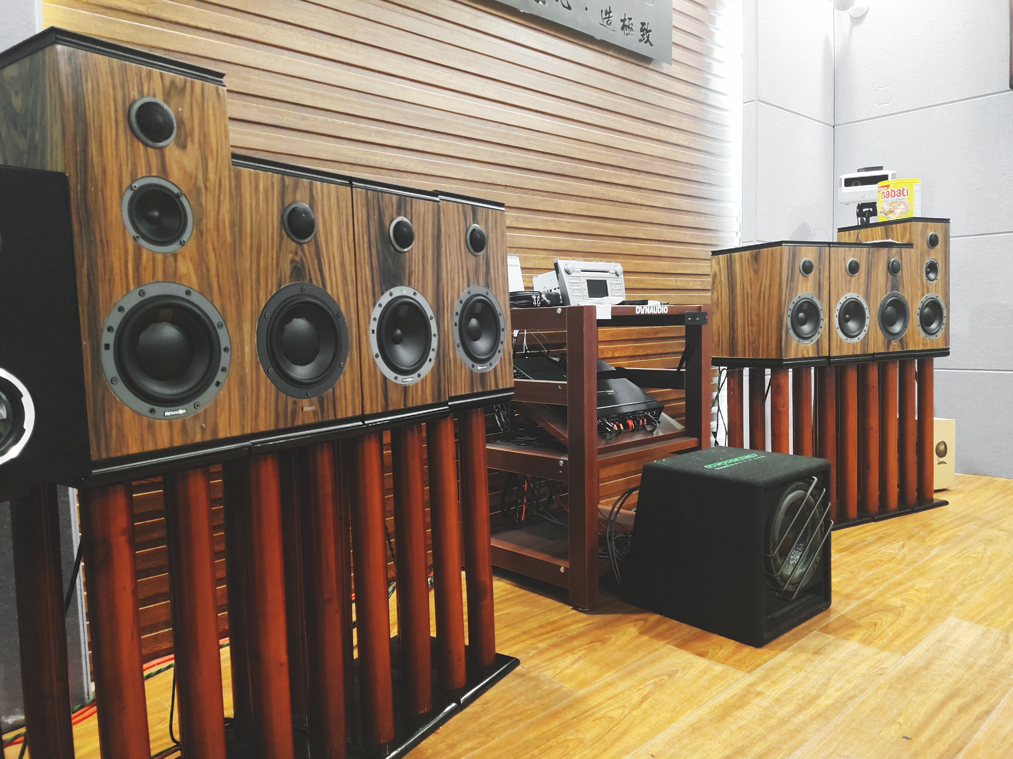 丹拿232与丹拿236（40周年）对比鑫航音响改装带你了解它们的区别