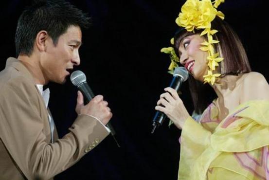 “天王”刘德华：经历了3段感情，最后为何选择朱丽倩？