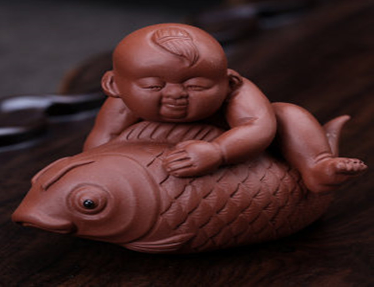 小小的茶宠：茶盘之上，茶汤润之，活灵活现，寓意吉祥，赏心悦目