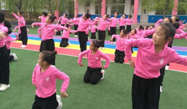 让校园充满欢声笑语,让校园充满阳光