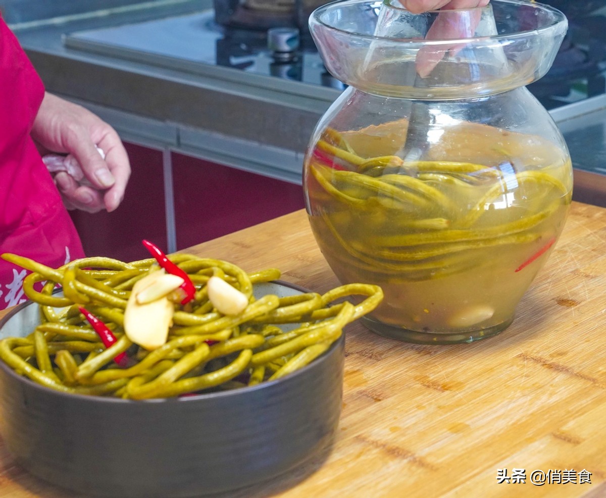 酸豆角怎么腌制才会又脆又好吃,酸豆角的简单快速腌制方法