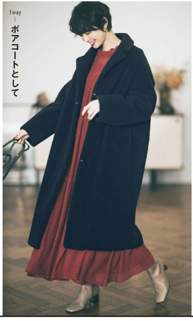 穿黑色外套，内搭穿什么？2招专业“搭配思路”，不显暗沉不土气