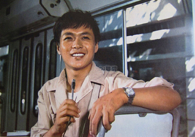 罕见老照片80年代男星,80岁老戏骨全部照片