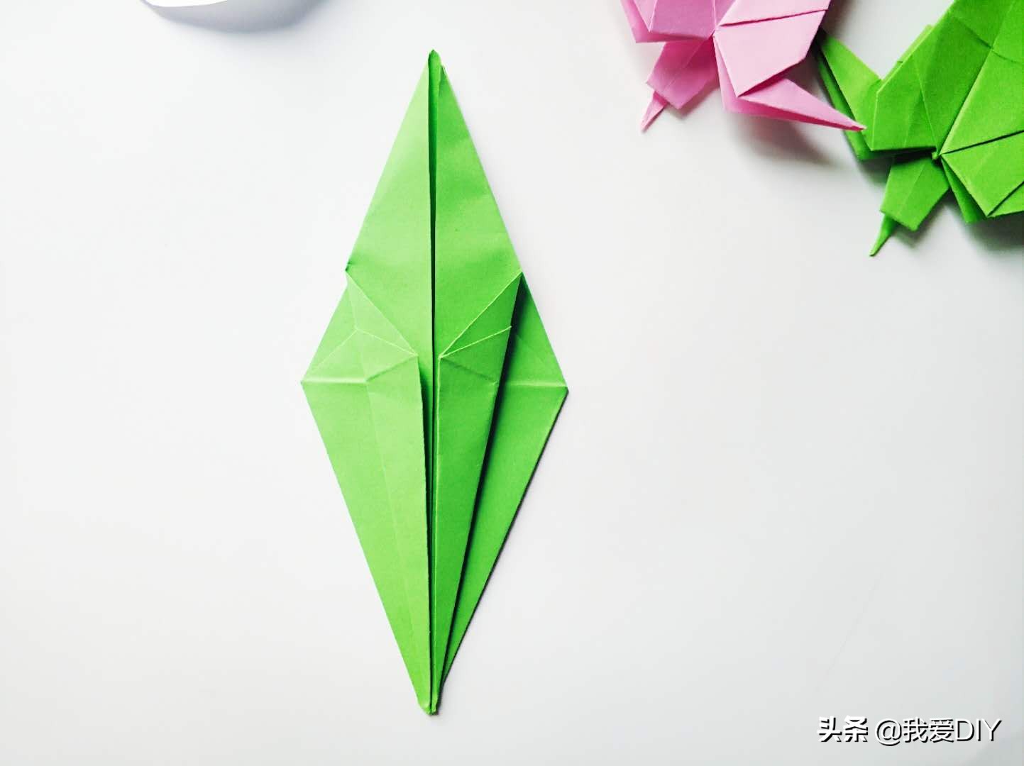 小燕子教大家折礼物盒,小燕子折法慢放视频