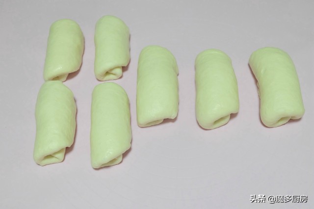 制作松软黄油面包不用太多牛奶,这个面包方子非常好