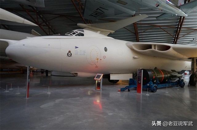 英国轰炸机v型,英国3v轰炸机