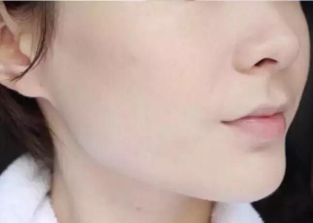 一键磨皮拯救无数卡粉的粉底液,磨皮滤镜粉底液