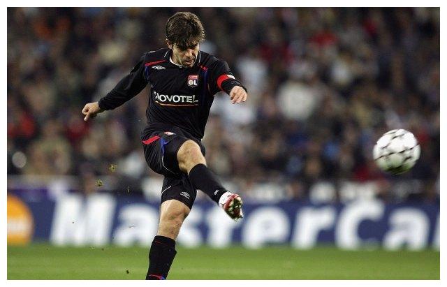 足球十大精彩进球贝克汉姆,任意球大师第四名贝克汉姆