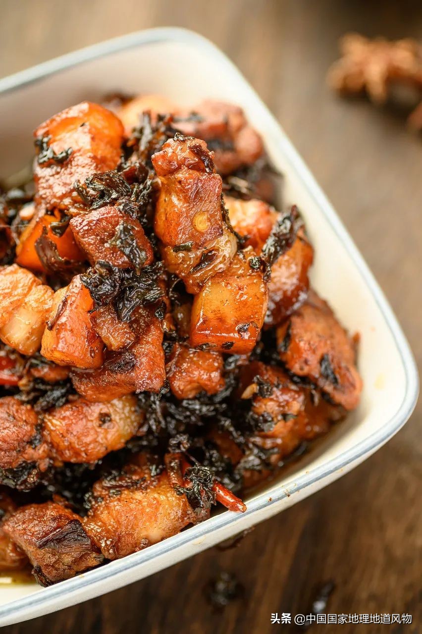 在酒缸里长大的人,泡在酒缸里的人