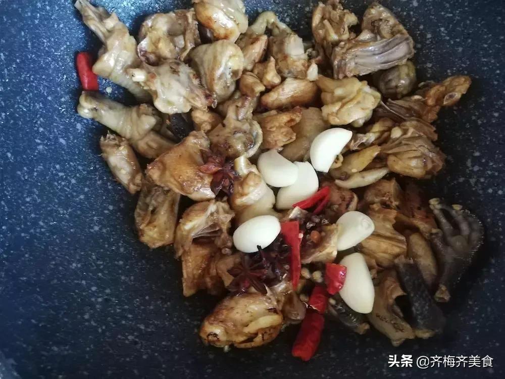 红烧鸡肉怎么做嫩而不柴,红烧鸡肉炖土豆加凉水还是加热水