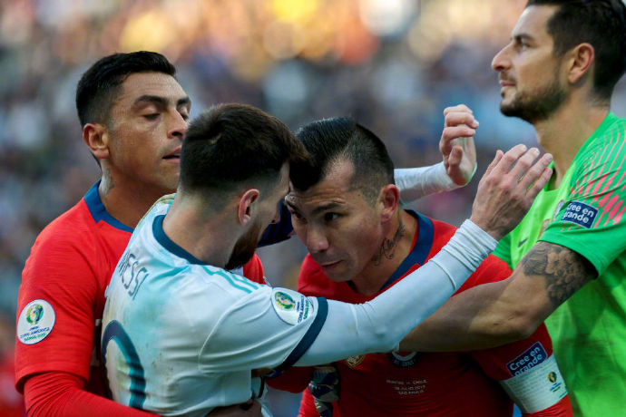 c罗评价梅西暴怒的原因,梅西c罗被罚了几次红牌