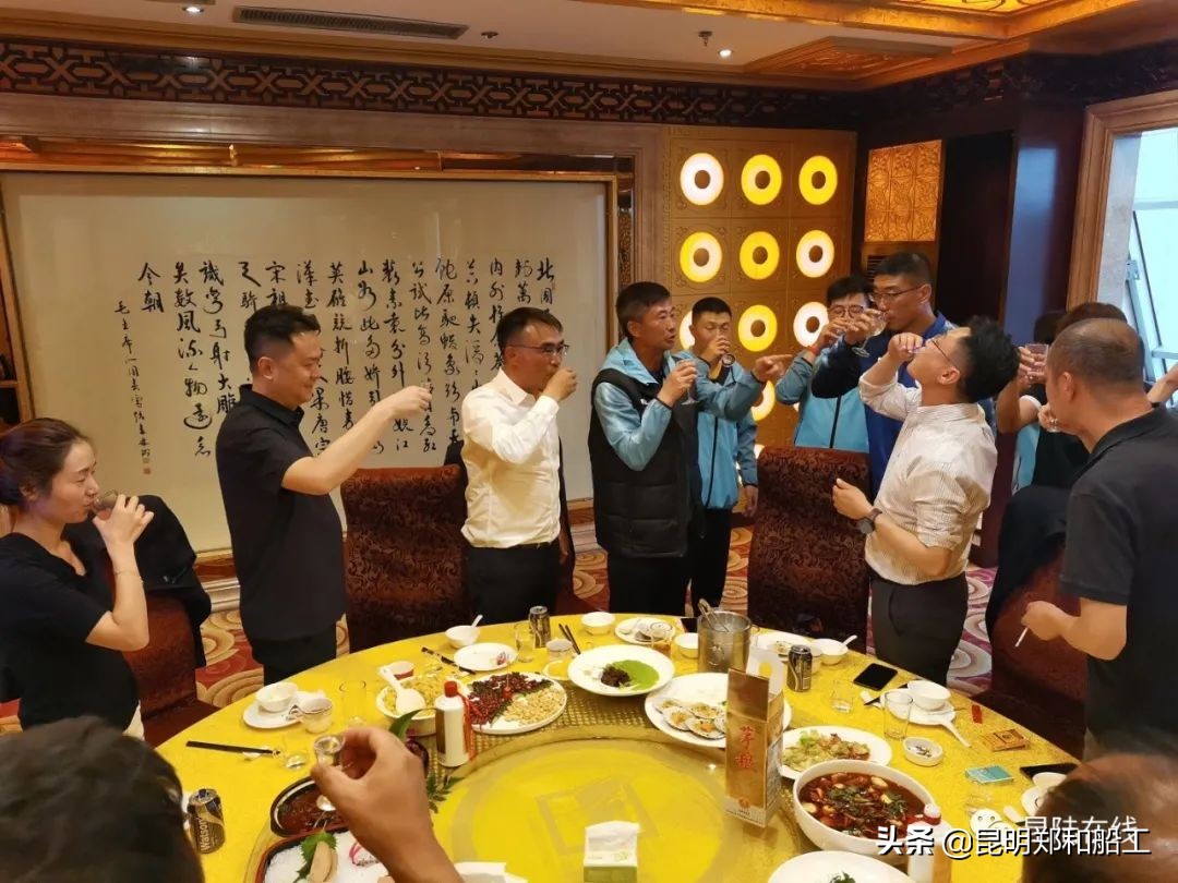 团结拼搏运动会,足球队砥砺前行奋进拼搏