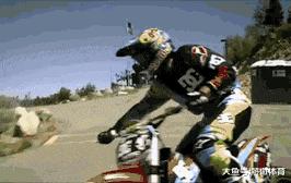 搞笑gif妹子的内心是崩溃的,搞笑gif妹子原来是个逗比