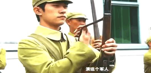 易烊千玺长津湖受伤不能跳舞了吗,易烊千玺长津湖受伤脸部特写