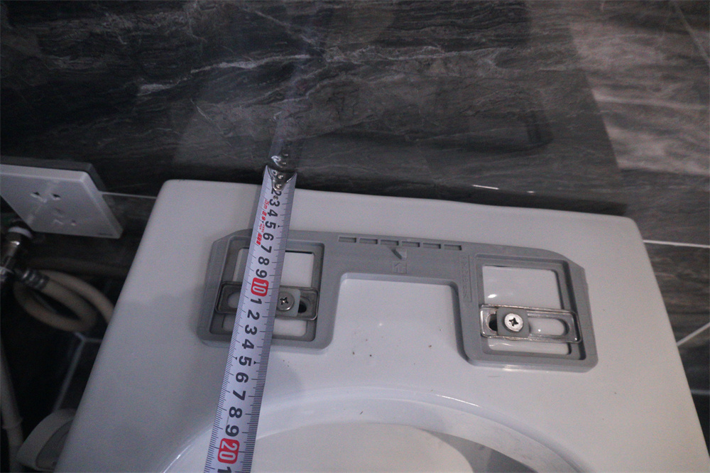 壁挂马桶怎么安装方便后期维修 (壁挂马桶马桶盖松动)