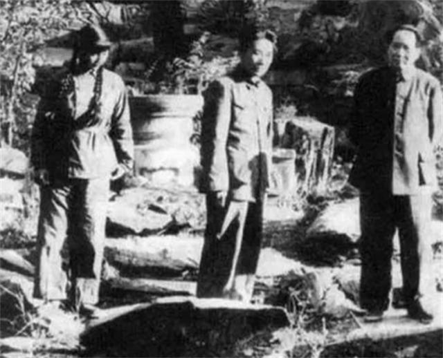 2018年，刘思齐儿子，女儿纪念主席诞辰125周年，表情严肃凝重