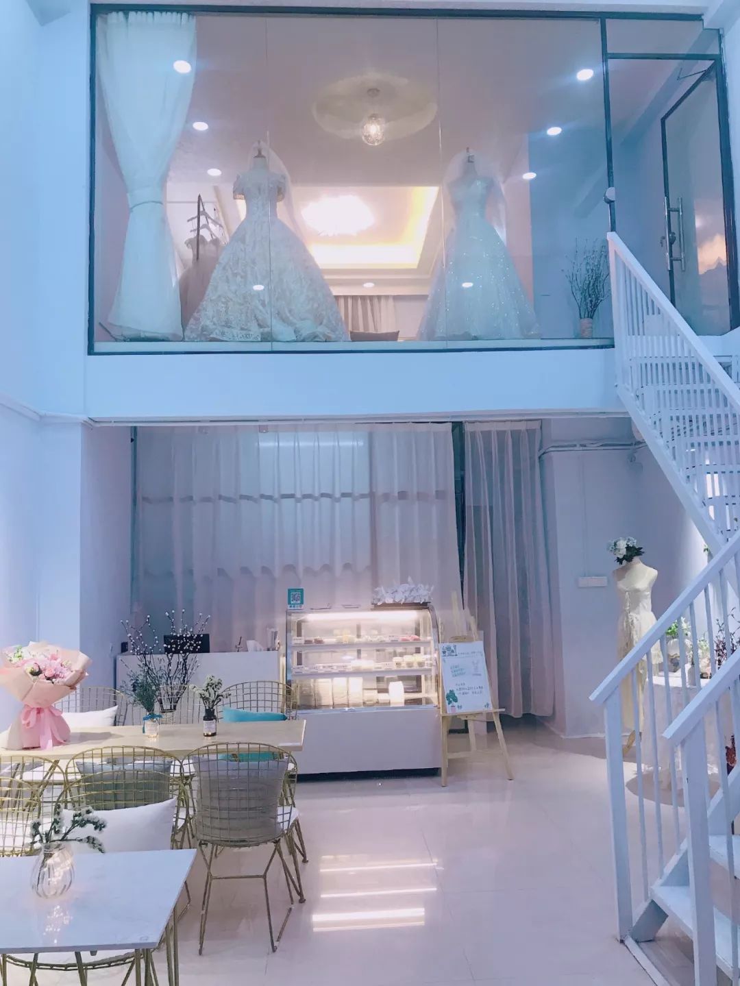 圆每个妹剂C的公主梦，这家店现在婚纱免费试，饮品+蛋糕请你食