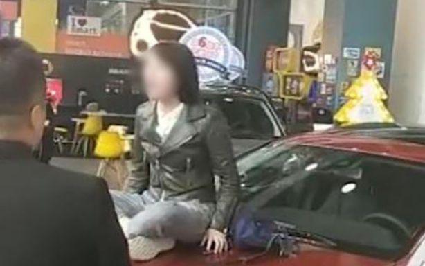 从奔驰女车主之怒另眼看足坛买人怎么才能不被坑！