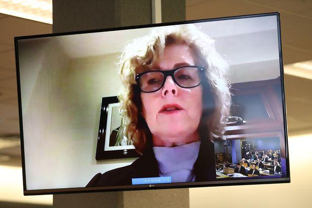 英22岁女子密约男友死亡，男友拍下七张私密尸照，称激情窒息致死