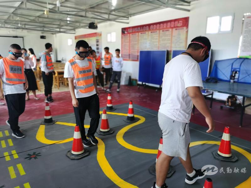 民勤交警开展交通安全警示教育,交警夏季道路交通安全宣传工作