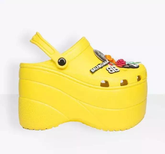 花5000块买了双香奈儿拖鞋，妈妈问我是不是9块9包邮......