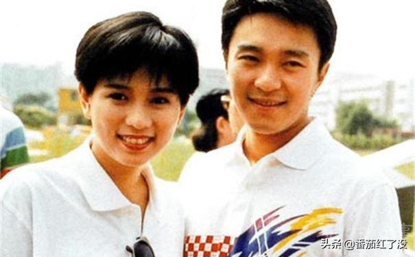 周星驰否认结婚：你看我都50岁了，还有机会吗？