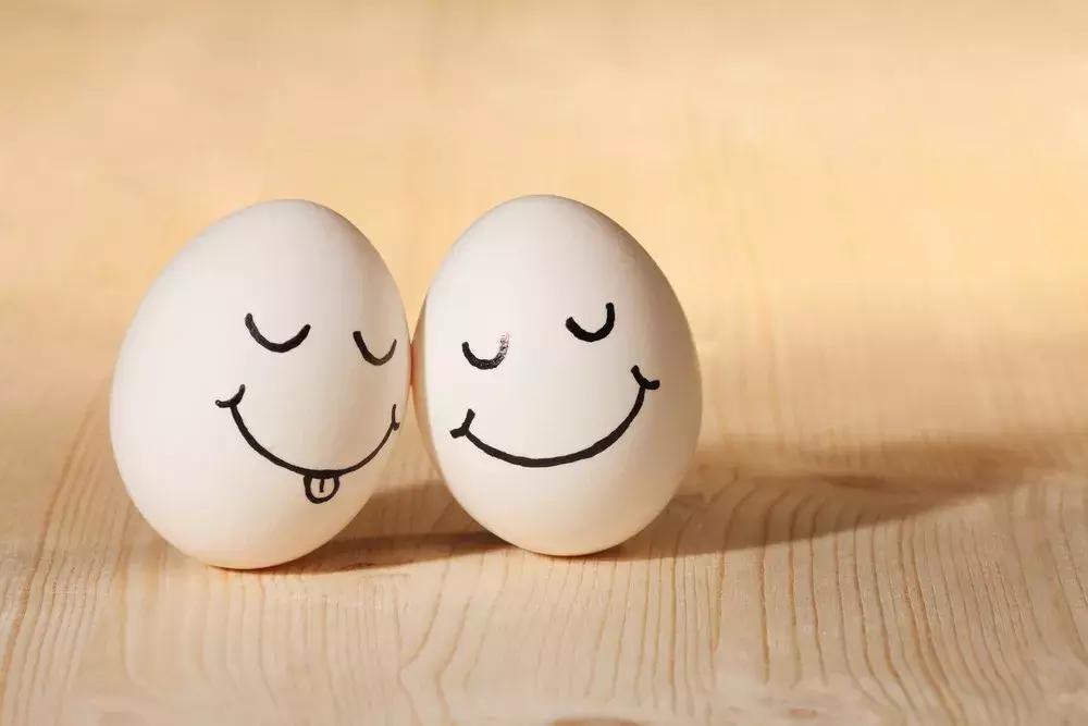 鸡蛋怎样放冰箱才不会有细菌,鸡蛋要怎么放冰箱