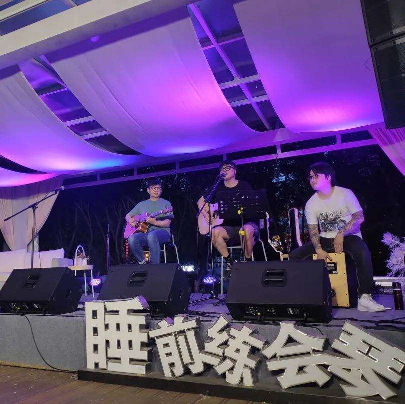 真正的会弹吉他的人,会弹吉他的人给人的感觉