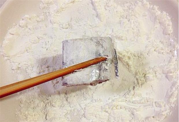 上海带鱼怎么煎不粘锅不破,干煎带鱼不粘锅的做法