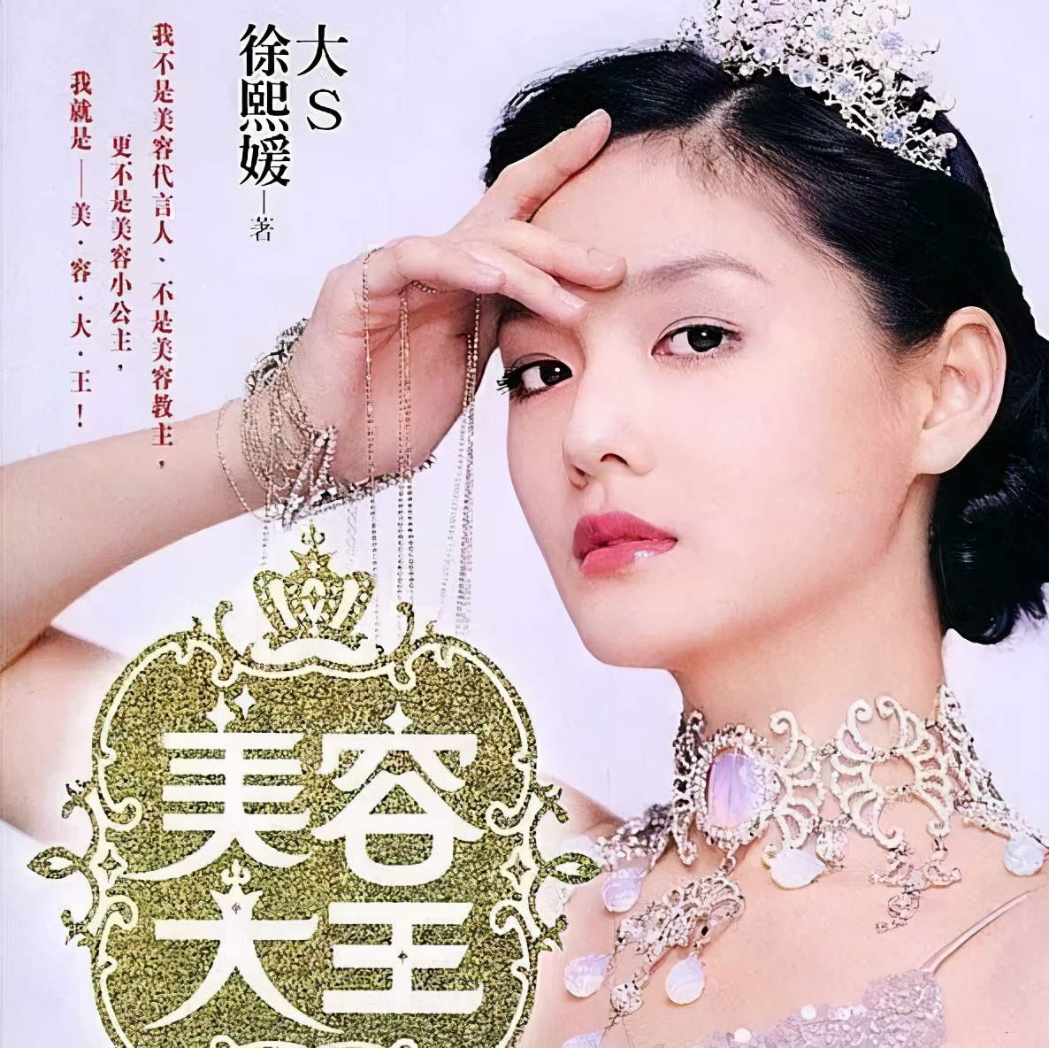 男生走进整形医院,男生去整容医院整容成女生的样子