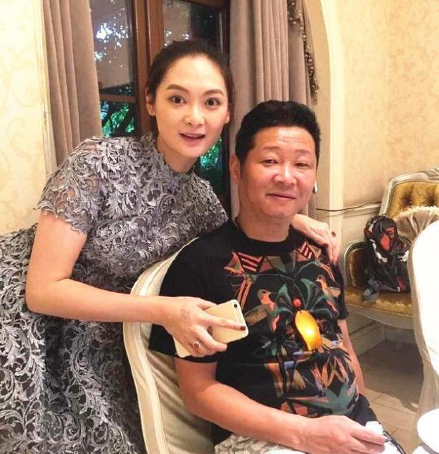 三德子赵亮现身高端酒席,三德子赵亮鸡爪