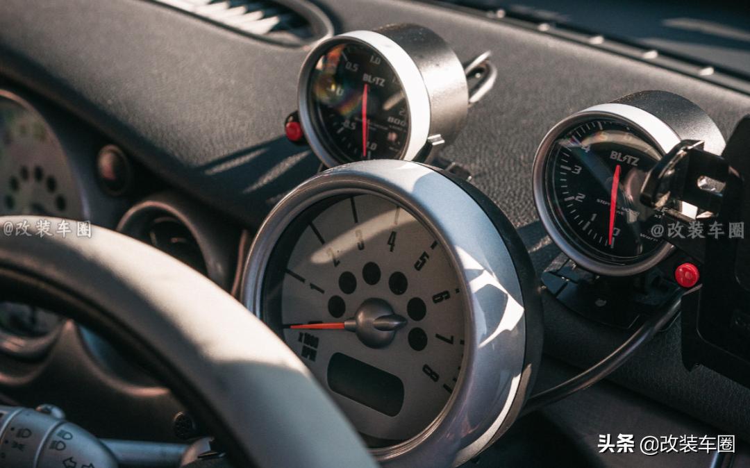 僧侣和尚也爱改装车,他不止有这辆改装mini还有一个家庭