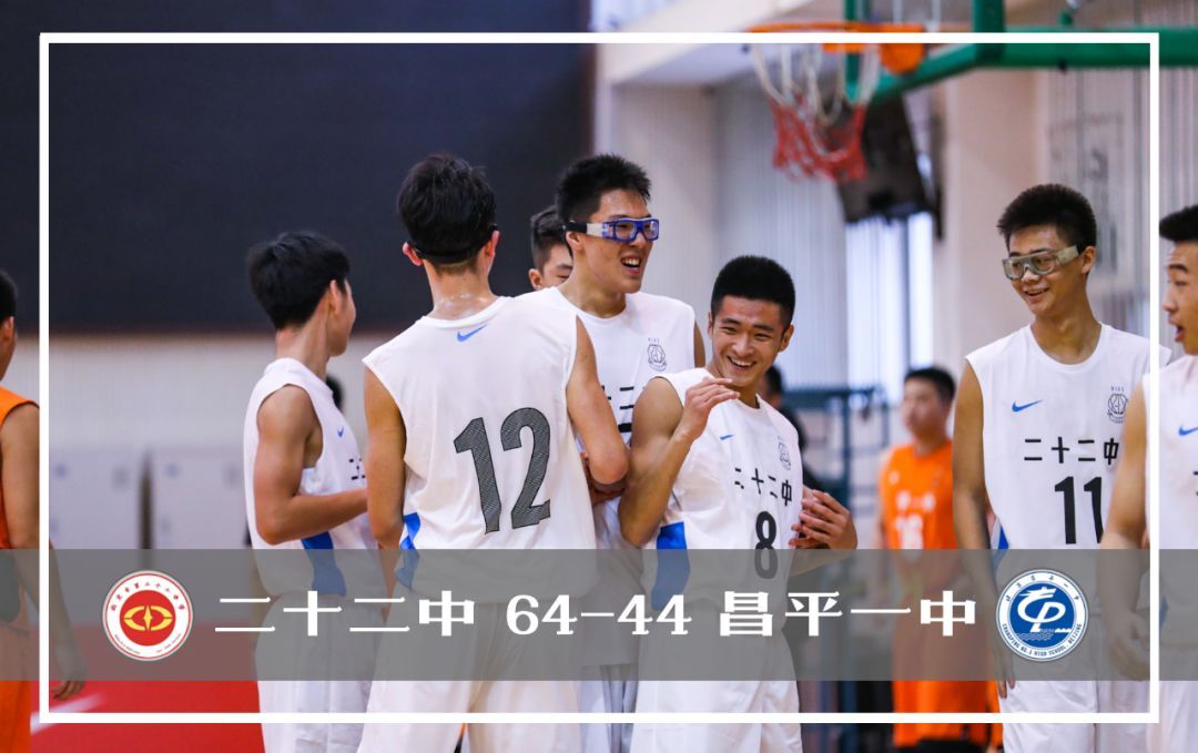 新·十六强齐亮相高中赛场惊现*力暴**隔扣丨18-19耐克高中联赛