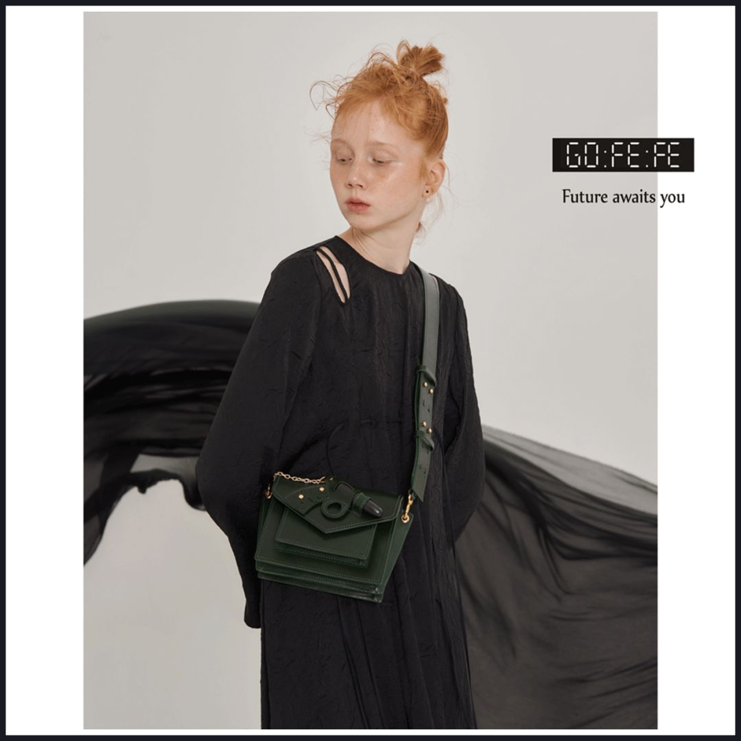 jennie用的小众休闲包,jennie同款小背包休闲百搭双肩包