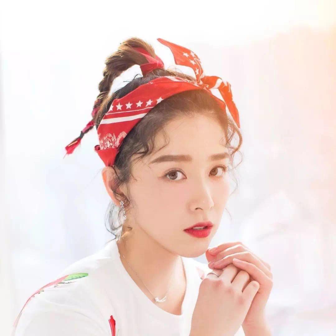 用发带怎么绑出酷酷的发型,正确用发带的教程你学会了吗