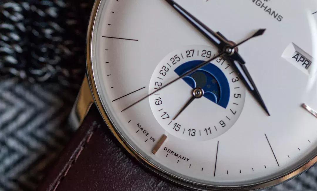 买表要不要买表盘里带日历的,买表要不要二手的